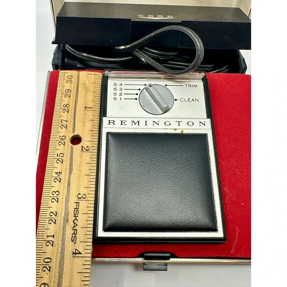 Vintage Remington 300 Selectro Electric Shaver Corded with Original Case B2